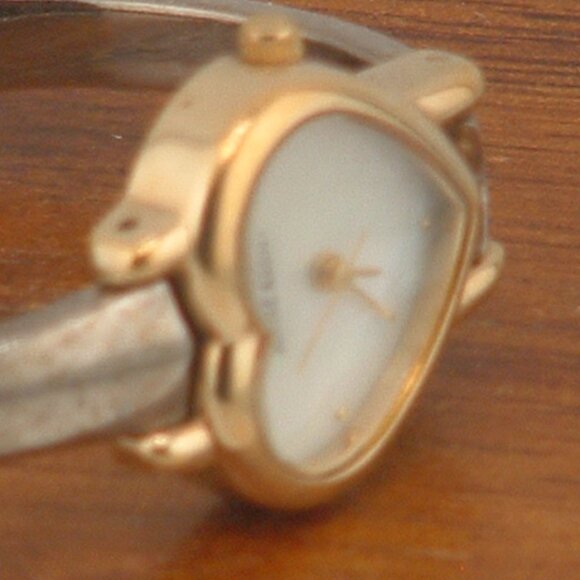 Pre-Owned Women’s Anne Klein Heart Shape 10/7475 Dress Analog Watch - Picture 5 of 6